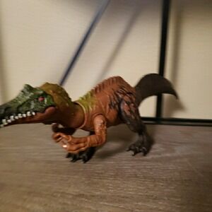 IRRITATOR - Jurassic World Dino Trackers (Roar Sound & Attack Action)